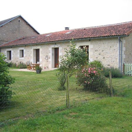 La Fermette Aux Lamas Savigny-Lévescault Esterno foto