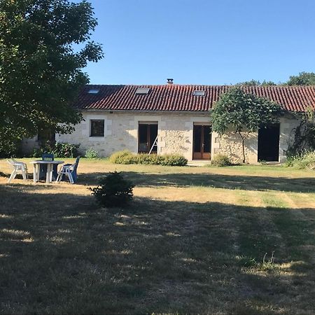 La Fermette Aux Lamas Savigny-Lévescault Esterno foto