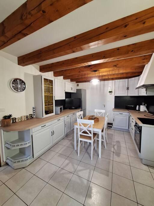 La Fermette Aux Lamas Savigny-Lévescault Esterno foto