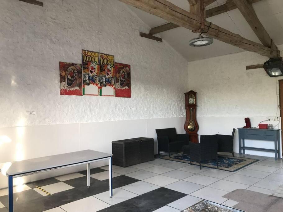 La Fermette Aux Lamas Savigny-Lévescault Esterno foto
